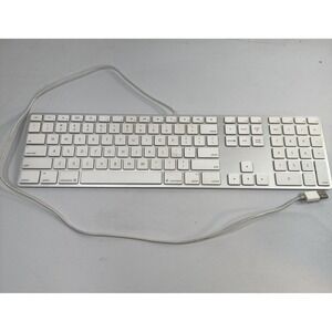 Apple A1243 MB110LL/A Wired slim usb Keyboard Excellent Condition